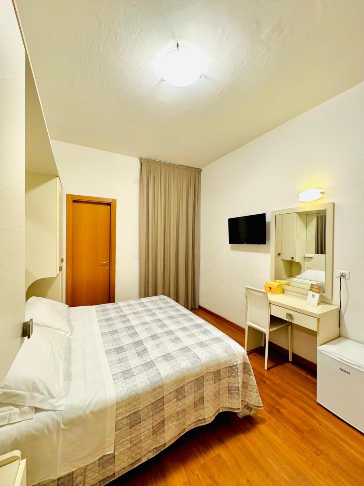 Hotel Butterfly Wellness & Spa Римини Экстерьер фото
